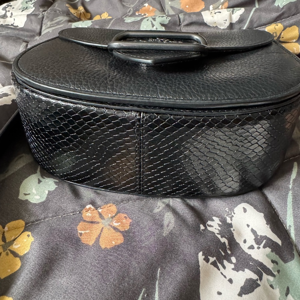 Coach Pebbled Black Crossbody Bag - Picture 2 of 9